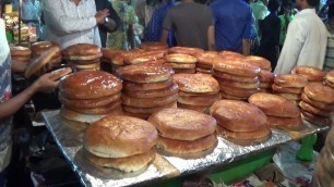 'Plain Naan & Sweet Naan Bread Of The Famous Zakaria Street, Kolkata | Sreet Food Of India'