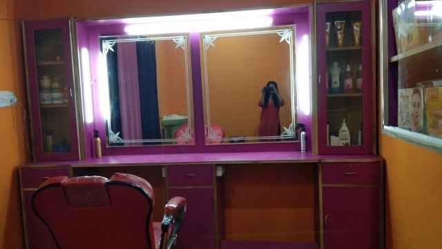 'Beauty parlour setup in low budget/with my eyes feelings/deepak bawari'