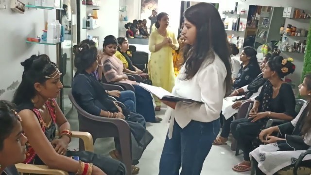 'beauty parlour course admission start'