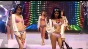 'Farah Khan choreographs lingerie fashion show'