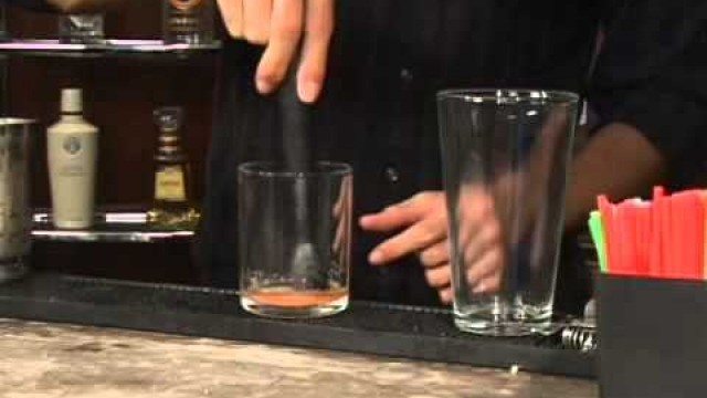 'How to Make the Scotch Old-Fashioned Mixed Drink'