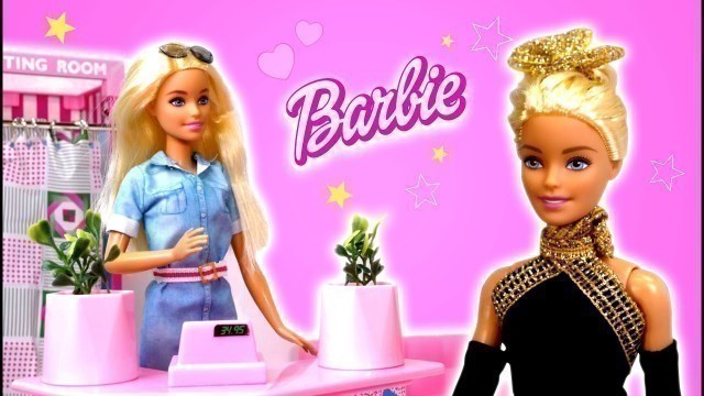 'Let\'s play with Barbie   - Barbie goes to a fashion boutique - kids are playing'