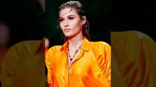 'Sexiest Moments | Grace Elizabeth | Versace Runway Collection #shorts #fashion #hot #beautiful'