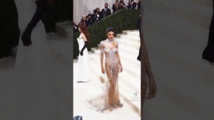 'stunning Kendall Jenner wearing Givenchy at the #Metgala2021'