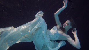 'Dancing Queen in The Darkness - Underwater Fashion'