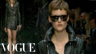 'Burberry Prorsum Ready to Wear Spring 2011 Vogue Fashion Week Runway Show'