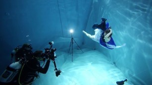 'Underwater fashion photography - behind the scenes (Erikas Skardzius)'