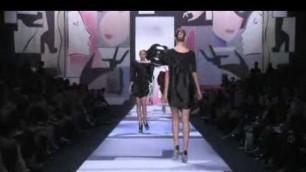 'Viktor & Rolf Spring 2011 Fashion Show (full)'