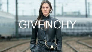 'Givenchy Resort 2022 (Vittoria Ceretti, Loli Bahia...)'