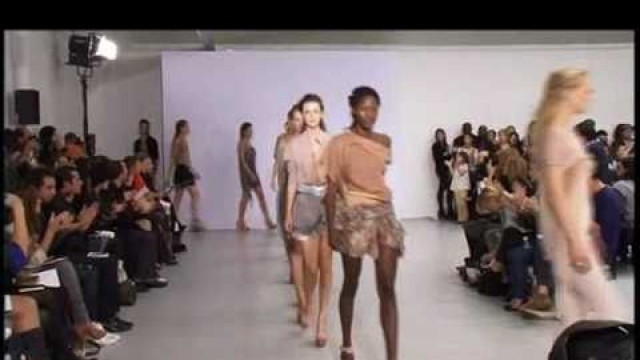 'Anne Valerie Hash Spring 2011 Fashion Show (full)'