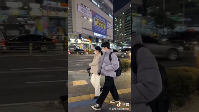 'Thời trang đường phố Hàn Quốc. \"fashion Korea\". Trào lưu tik tok'