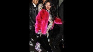 'Lil Kim Shows Up Pregnant At Fashion Show'