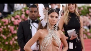 'EMILY RATAJKOWSKI Top 7 best Walks of 2020 - Fashion Channel'