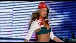 'Top 5 Gisele Bundchen Walks in Victoria\'s Secret Runway History (1999-2006)'