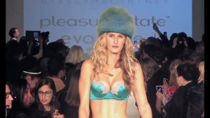 'Pleasure State, Elle Macpherson Lingerie Fashion Show - CURVExpo Feb 2014'