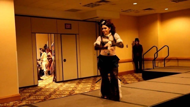 'Maral Agnerian (sarcasm-hime) bellydancing at the DragonCon 2009 Steampunk Fashion Show'