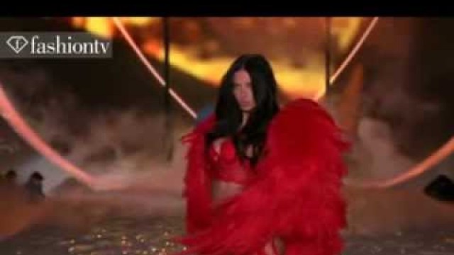 'Red hot Adriana Lima at the Victoria\'s Secret Fashion Show 2013'