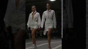 'Bella Hadid & Kendall Jenner walk for Off-White'