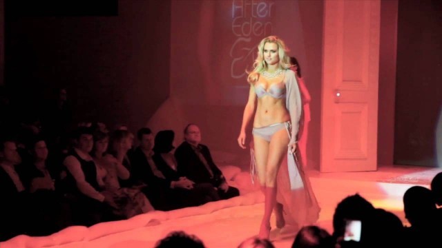 '2011 Cosmo Lingerie Fashion Show'