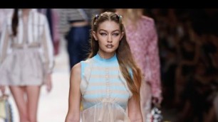 'Gigi Hadid Runway 2016'