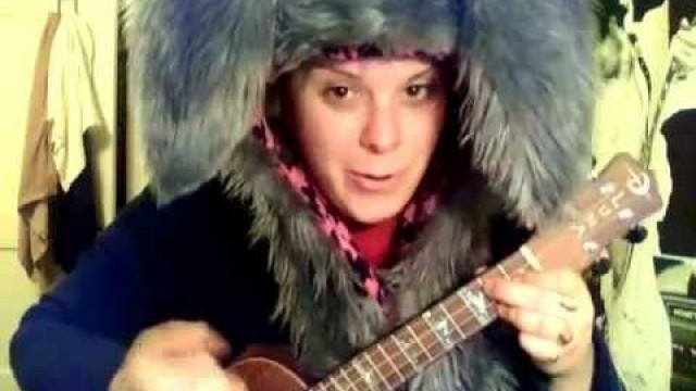 'Lynsey Moon - \"Dedicated Follower Of Fashion\" (The Kinks ukulele cover)'