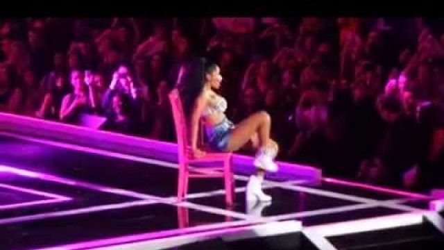 'Anaconda - Nicki Minaj | Fashion Rocks'