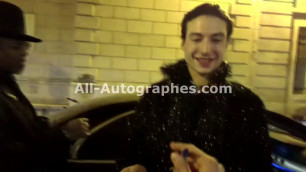 'Ezra Miller signing autographs in Paris'