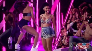 'Jennifer Lopez VEVO News: Disses Nicki Minaj During ‘Anaconda’ Performance (Fashion Ro'