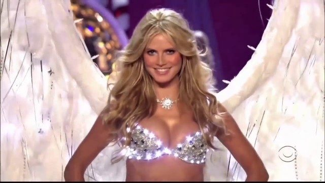 'Runway Icon HEIDI KLUM!!! Victoria\'s Secret Fashion Show'