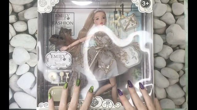 'Распаковка куклы Emily fashion classic doll'