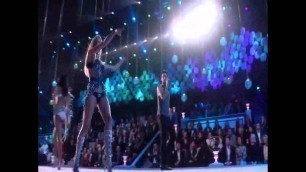 'Victoria\'s Secret Fashion show 2015  Adam Levine Moves like Jagger Live HD'