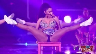 'Jennifer Lopez - VEVO News: Disses Nicki Minaj During ‘Anaconda’ Performance (Fashion Rocks)'