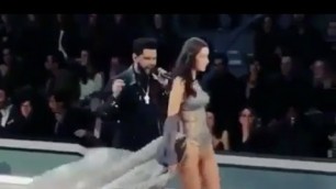 'AWKWARD! The Weeknd Had To Serenade His Ex-Girlfriend Bella Hadid At Victoria\'s Secret Fashion Show'