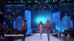 'Maroon 5 Moves Like Jagger |Victoria\'s Secret Fashion Show 2015 Live Performance 1'