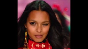 'Lais Ribeiro walking in VS Fashion Show 2016'