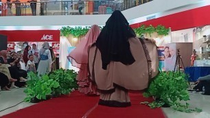 'Acara fashion show Gamis Khumairah by Dyah Collections'