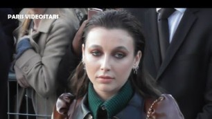 'Emma CHAMBERLAIN @ Paris Fashion Week 3 march 2020 show Louis Vuitton'