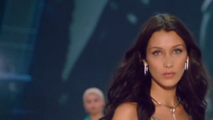 'Bella Hadid -  Weeknd  on The Victorias Secret Fashion Show in Paris 2016'