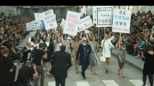 'Lagerfeld stages faux street protest for Paris fashion show - le mag'