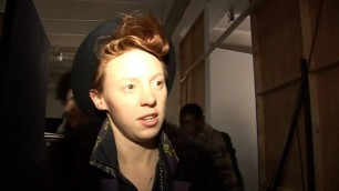 'La Roux drops in to London Fashion Week show'