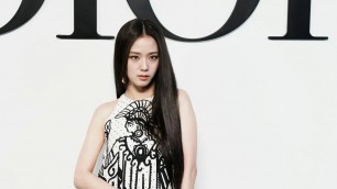 'JISOO at Dior’s SS 2022 Show at Paris Fashion Week!'