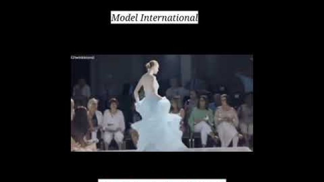 'dress fashion show #shorts #fashion#xuhuong #catwalk #dress #fashionshow'