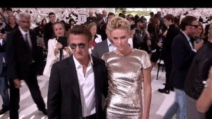 'CHARLIZE THERON and SEAN PENN in LOVE at Dior Fashion Show in Paris - Photocall and Front Row'