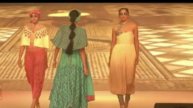 'Soha Ali Khan - Liva Protege - Hot Fashion Show 2015 - First Edition Video'