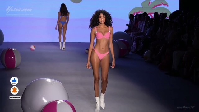 'Fashion Week • Rampwalk #bikinihaul #bikini #rampwalk'